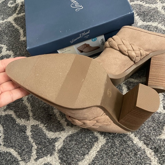 Universal thread target Avis bootie heels size 7.5 - Picture 5 of 7